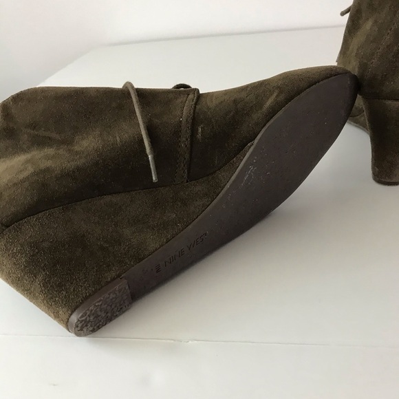 Nine West Brown Suede Lace Up Wedge Booties, Fall Dark Academia Style, Leather - Picture 6 of 7